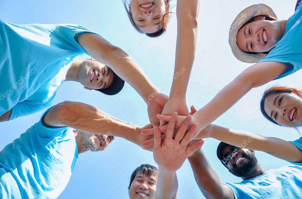 Rappresentanti di diverse associazioni riuniti in un laboratorio di rete